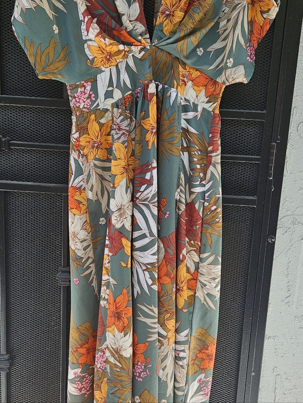 NWOT Size US 6 Showpo Aussie Floral Deep V-Neck Maxi Dress Tropical Boho - Picture 4 of 16